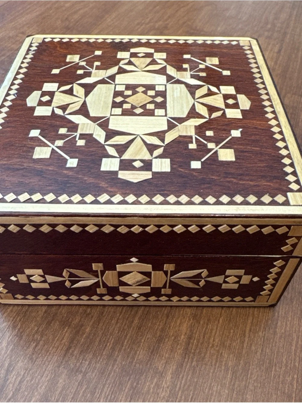 Beautiful vintage wooden trinket box with inlaid bamboo 4 x 4